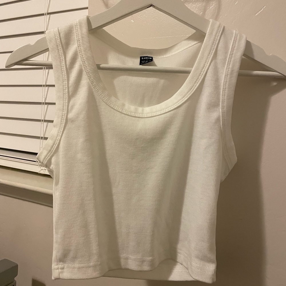 shein white tank crop top 🤍